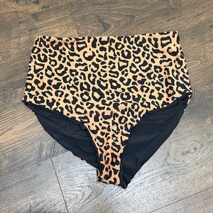 LEISURE REVERSIBLE BOTTOMS | BLACK & LEOPARD PRINT